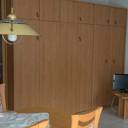 With 2 Bedrooms Prázdninový dům *