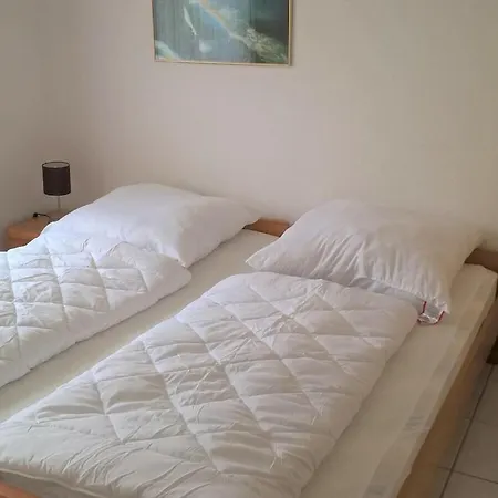 With 2 Bedrooms Prázdninový dům *