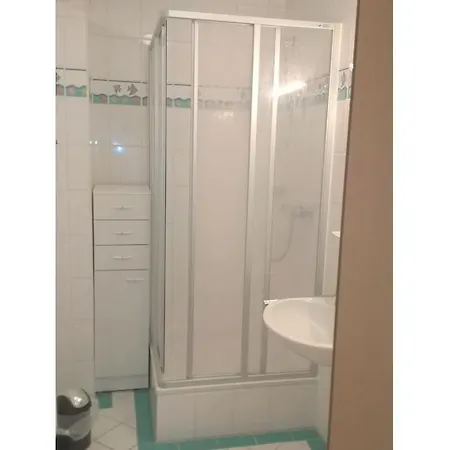 With 2 Bedrooms *